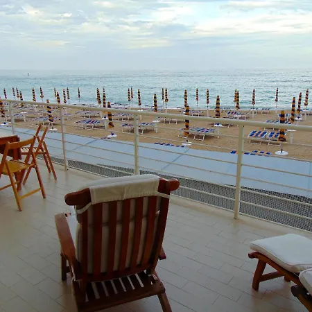 N226 - Numana, Meraviglioso Bilocale Fronte Mare Exterior photo